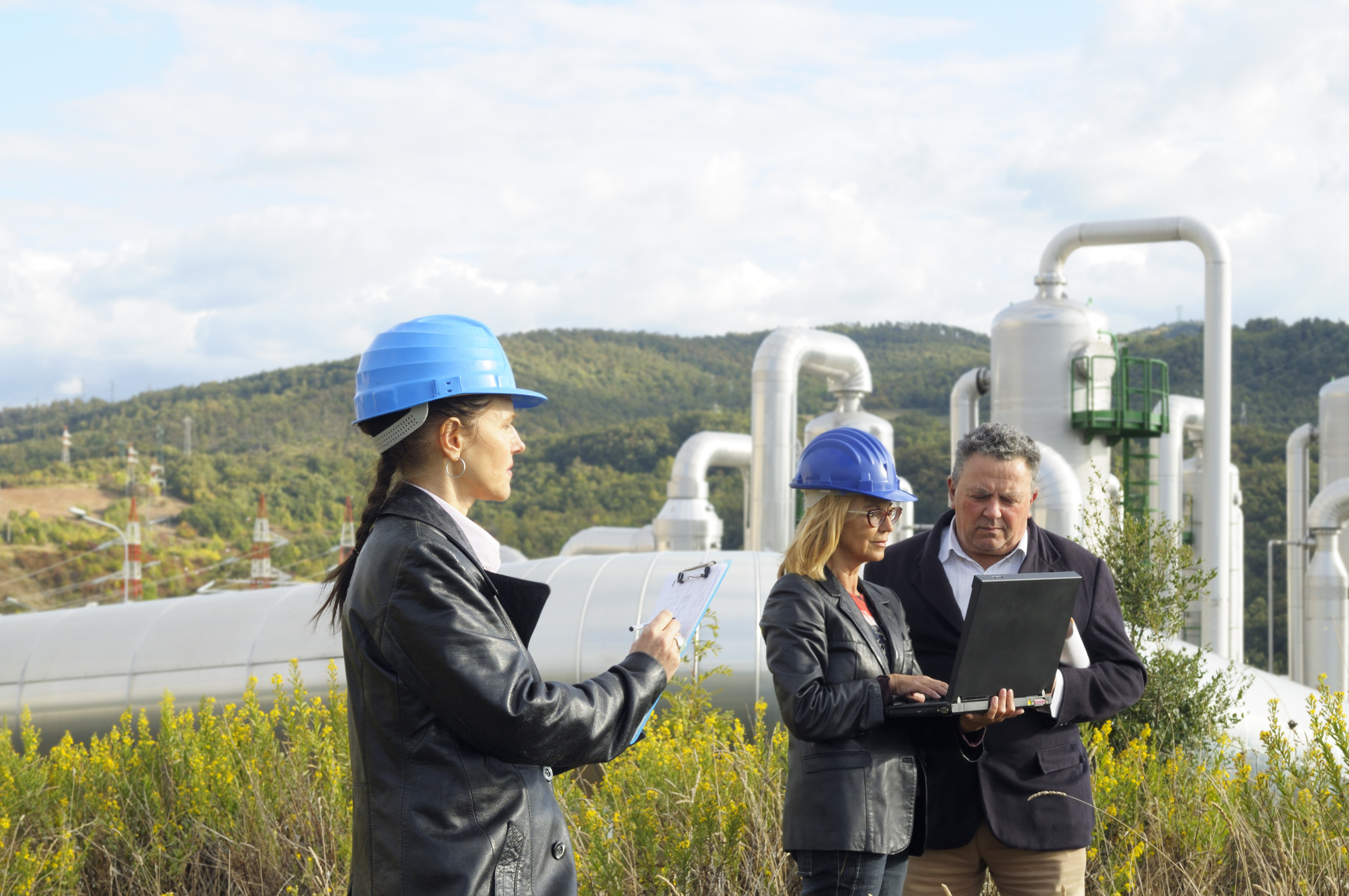 Everlasting is a consulting group composed of highly experienced professionals from the global energy sector. Our core strengths lie in project management, subsurface interpretation, and development and operations. Our team has over their careers delivered projects from conceptual design to full commercial scale—understanding what it takes to move projects through their most critical stages